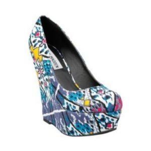 NEW Steve Madden Patterned Wedges